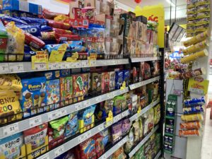 WinMart+の商品棚