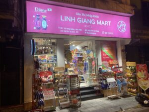 Hai Ba Trungにある日本商品も取り扱うコンビニ