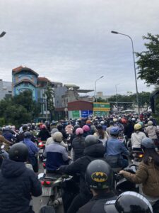 ハノイの朝のラッシュ時の様子