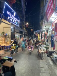 ハノイではノーヘルは未だに多い