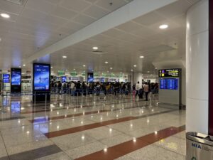 ノイバイ空港のイミグレーションの様子