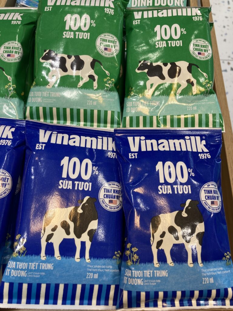 【体験談】ベトナム国民に愛される「Vinamilk」の商品と歴史紹介